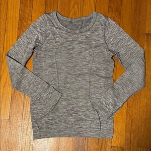 Lululemon Athletica Gray Long Sleeve Tee